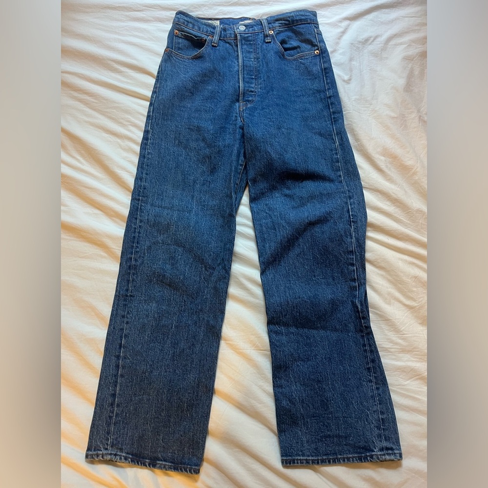 Levi’s Ribcage Straight High Rise Medium Wash Jeans size 29